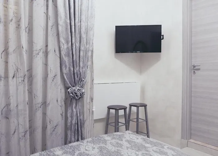 L'antenna לינה וארוחת בוקר 3*